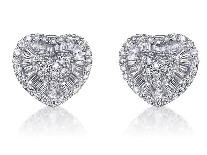 18ct White Gold Stud Earrings with 2.65ct Diamonds.